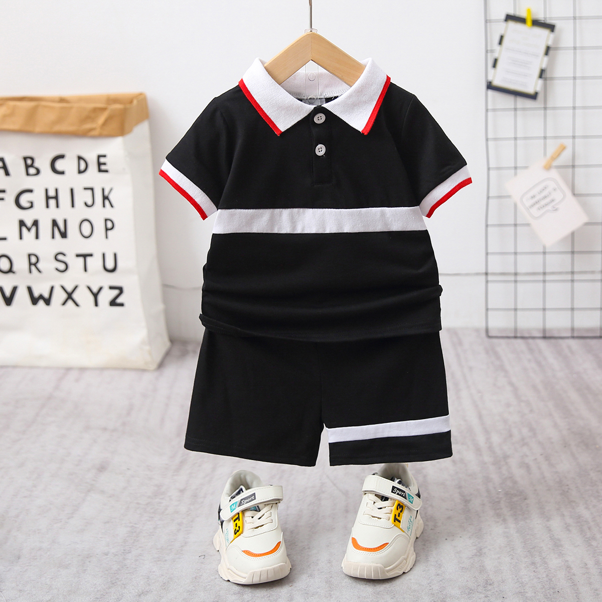 

2pcs Toddler Boy Casual Colorblock Polo Shirt and Shorts Set
