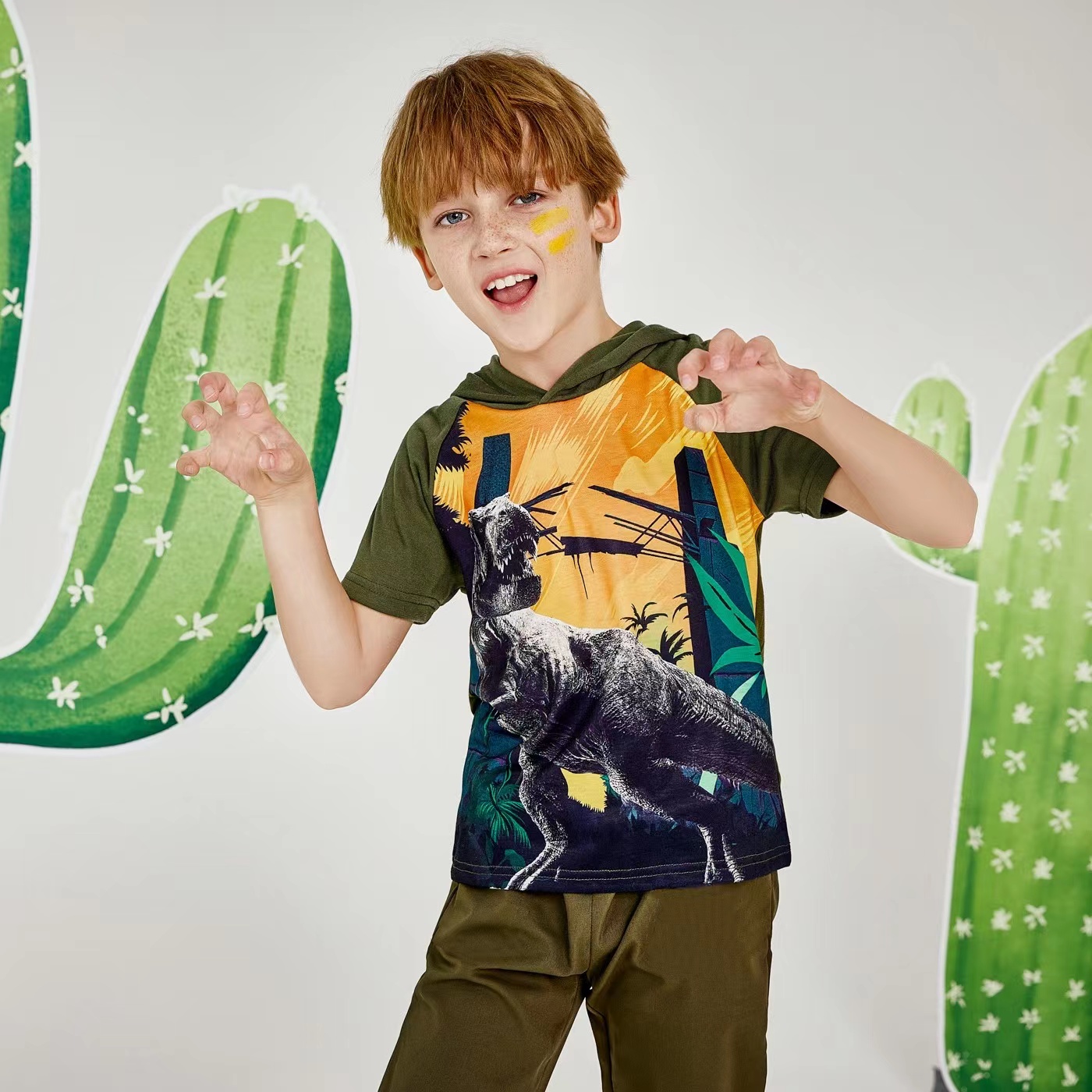 

2-piece Kid Boy Animal Dinosaur Building Print Short-sleeve Hoodie and Letter Print Pants Set