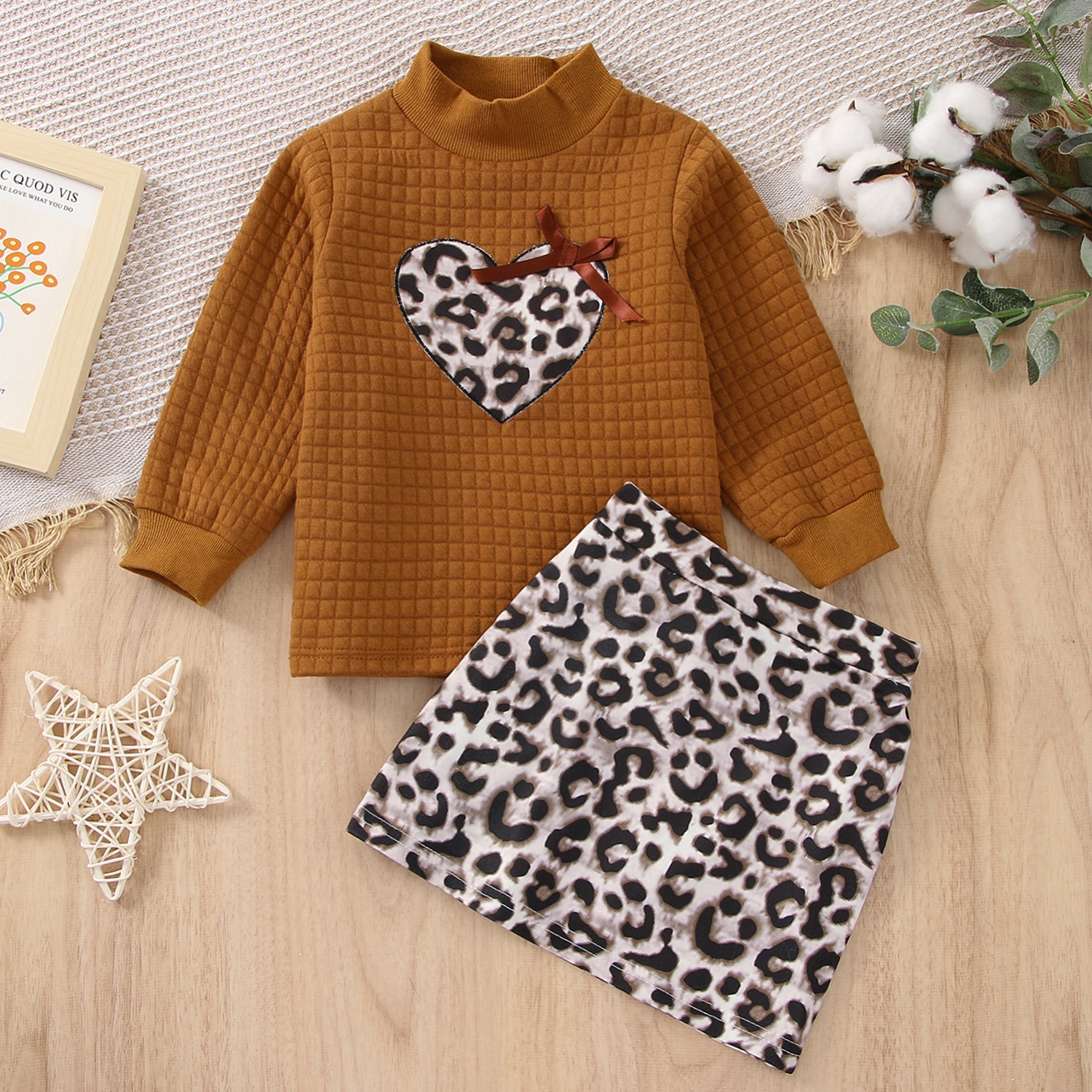 

2pcs Toddler Girl Heart Embroidered Bowknot Design Stand Collar Sweatshirt and Leopard Print Skirt Set