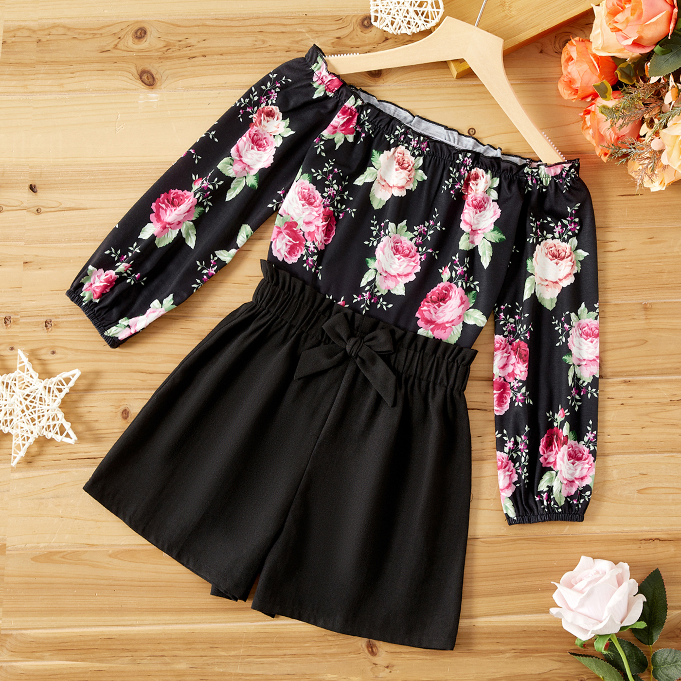 

2pcs Kid Girl Floral Print Off Shoulder Long-sleeve Blouse and Bowknot Design Black Shorts Set