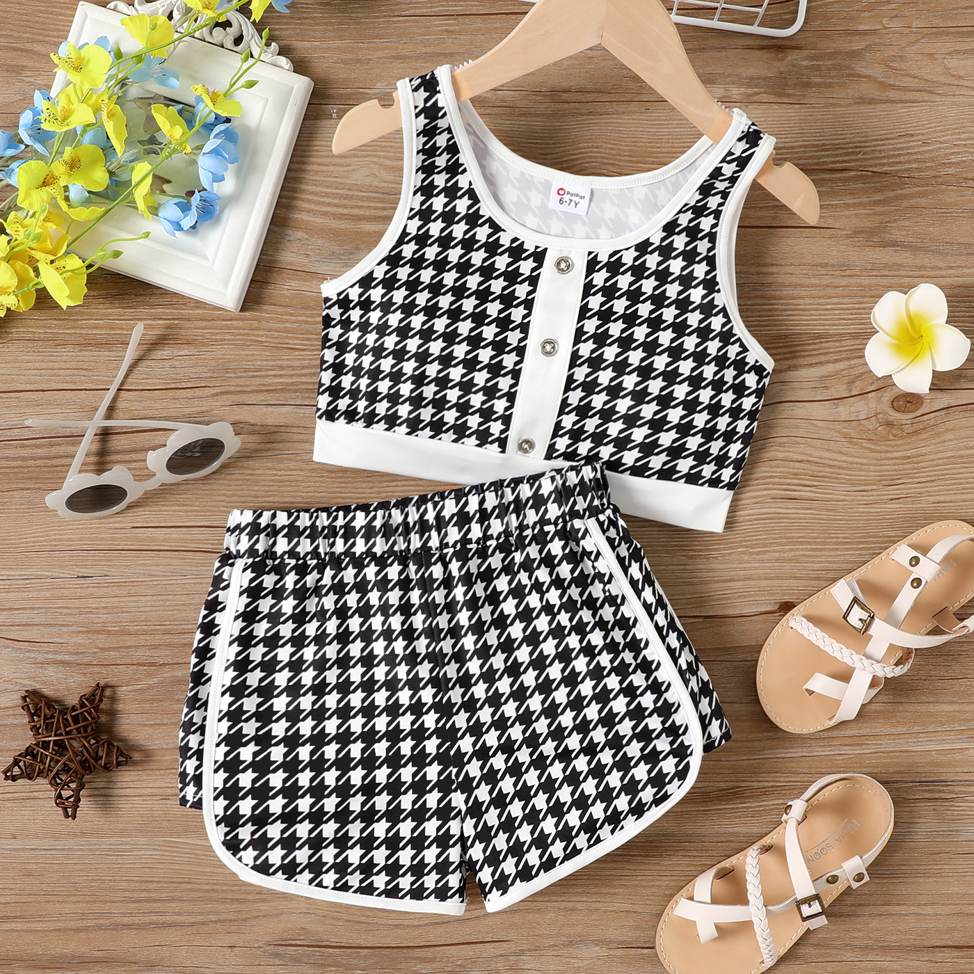 

2pcs Kid Girl Houndstooth Button Design Tank Top and Shorts Set