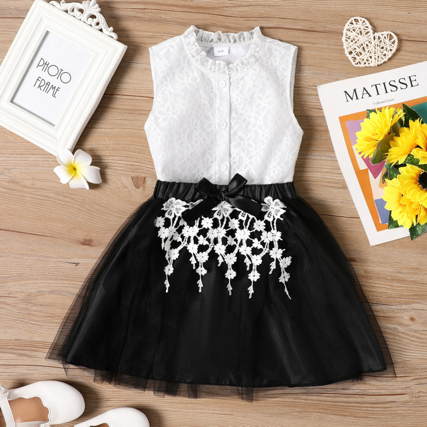 

2pcs Kid Girl Ruffled Lace Design Sleeveless White Tee and Bowknot Design Mesh Skirt Set