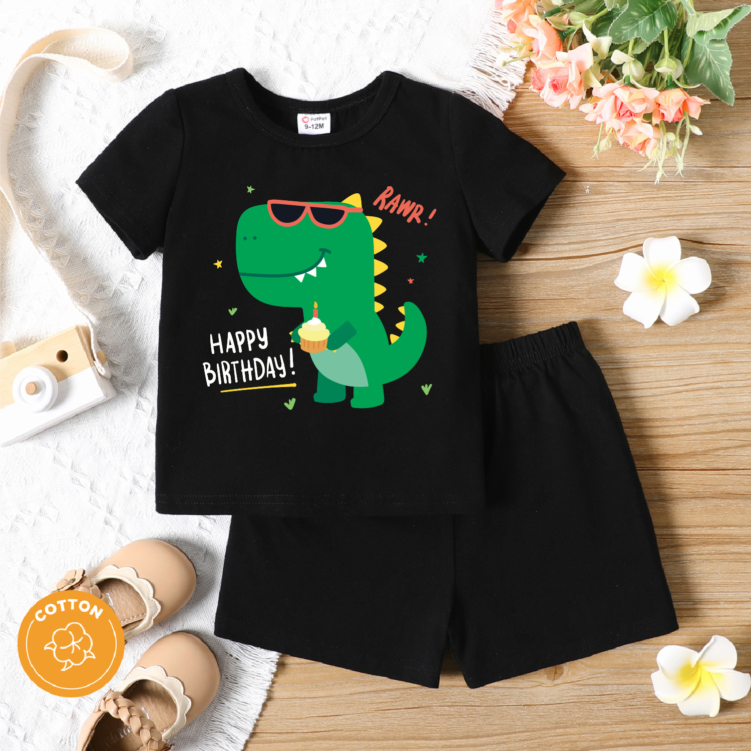 

2pcs Baby Boy/Girl 95% Cotton Short-sleeve Cartoon Dinosaur & Letter Print T-shirt and Shorts Set
