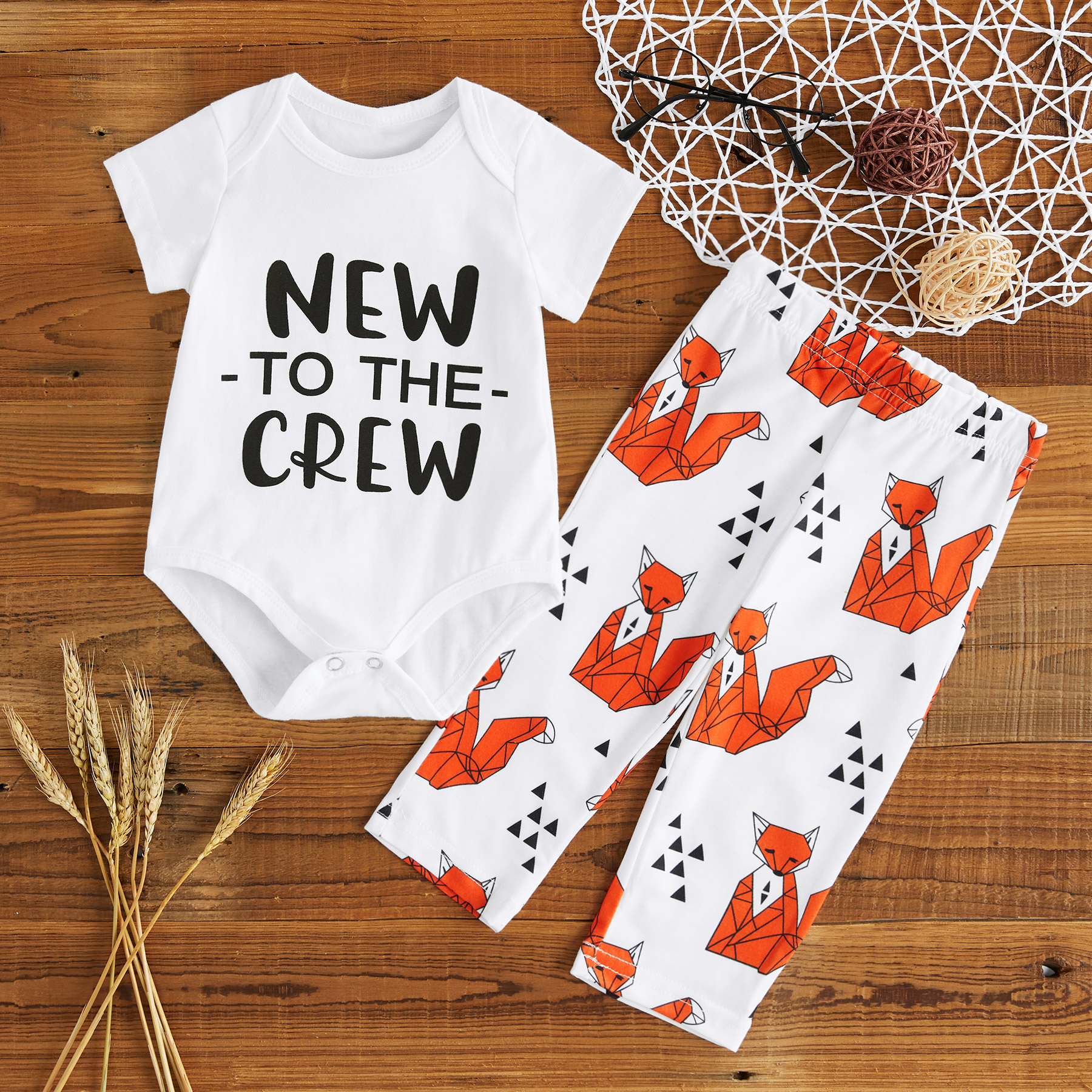 

2-piece Letter Print Short-sleeve Romper and Fox Pattern Pants Set for Baby