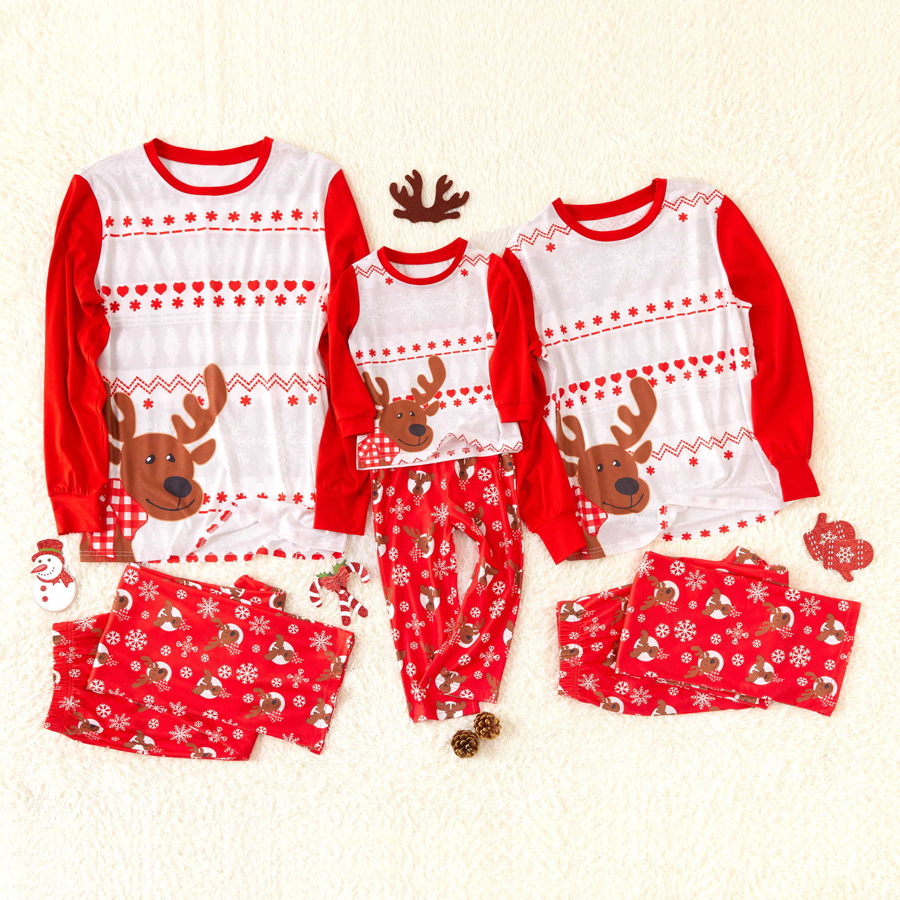 

Curious deer Family Pajamas Sets
