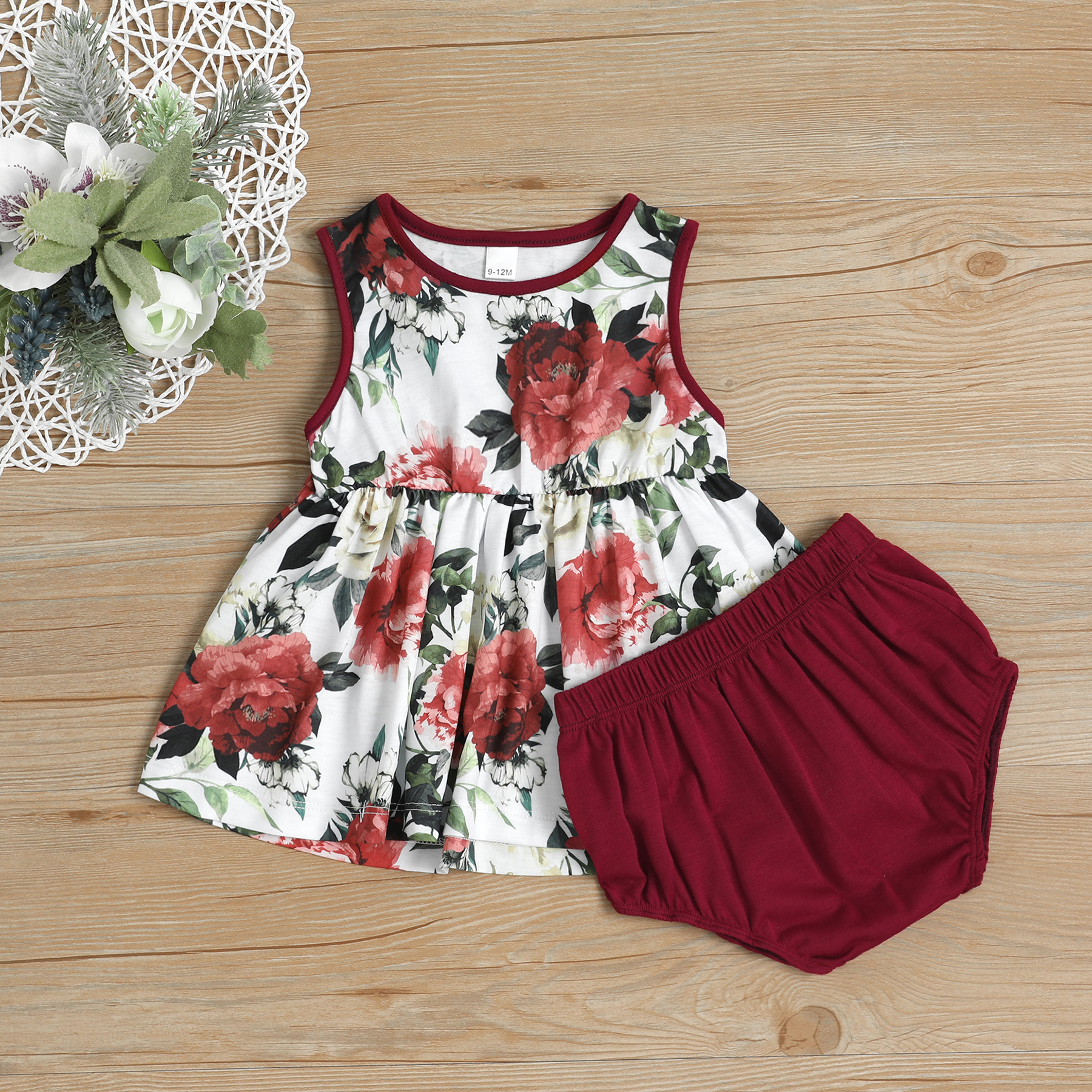 

Beautiful Floral Pattern Dress and Solid Shorts Set for Baby Girl