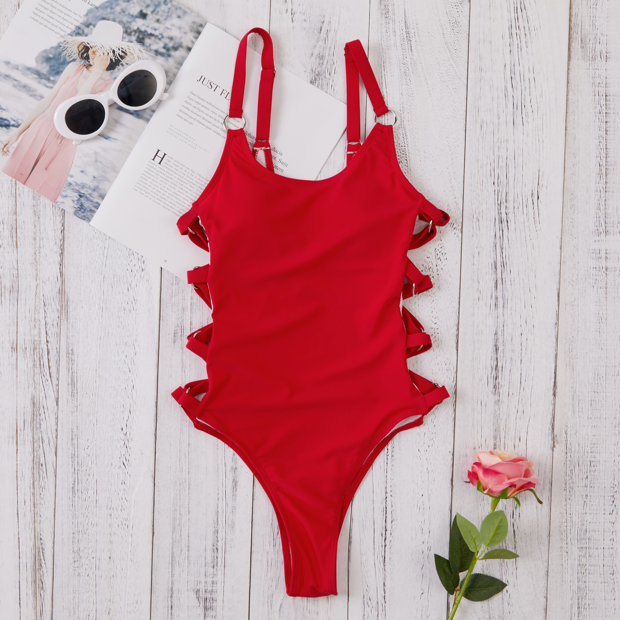 

Sexy Circle Metal Lace-up Swimsuit