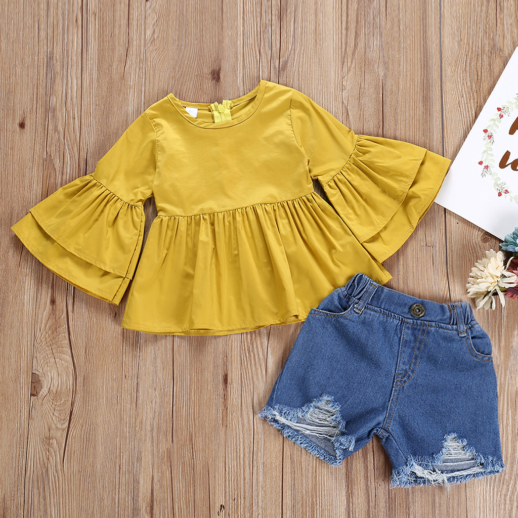 

Flare-sleeve Top and Denim Shorts Outfit