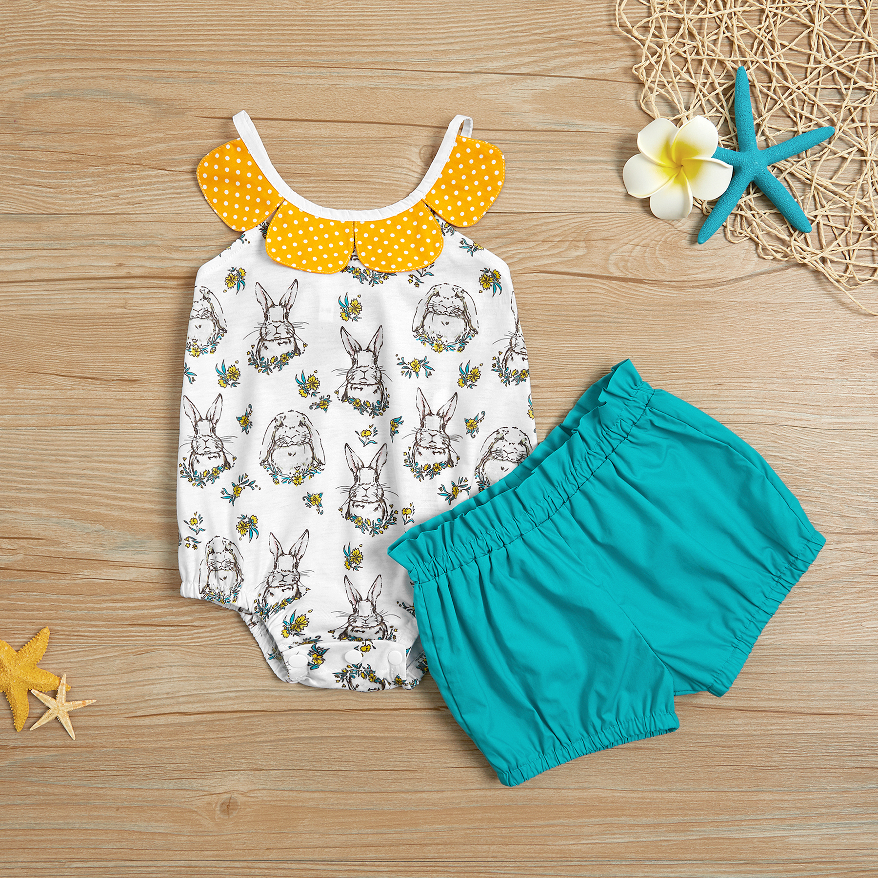 

2-piece Rabbit Print Flounced Collar Bodysuit and Bow Shorts for Baby Girl