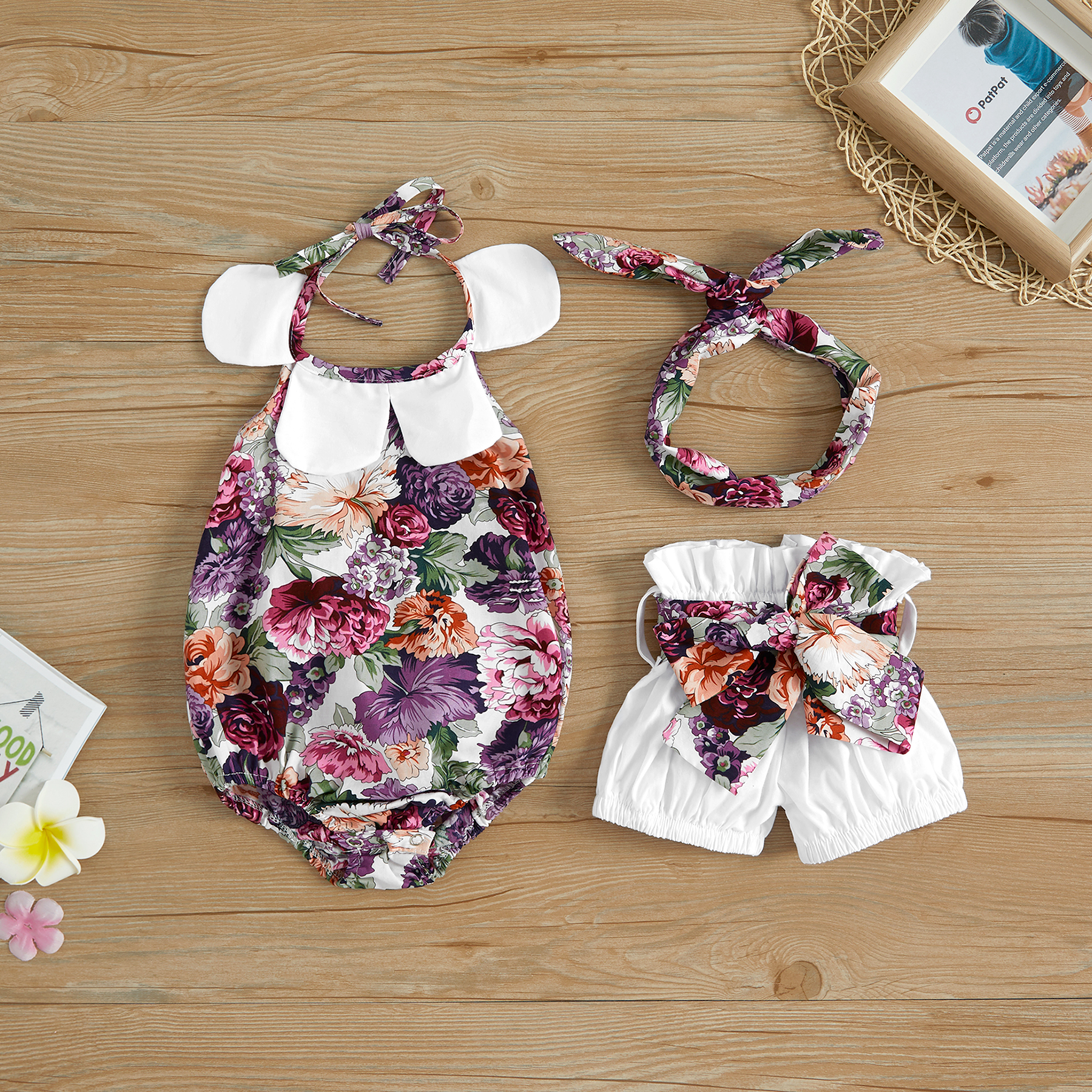 

Floral Print Bodysuit, Solid Belted Shorts and Headband Set for Baby Girl