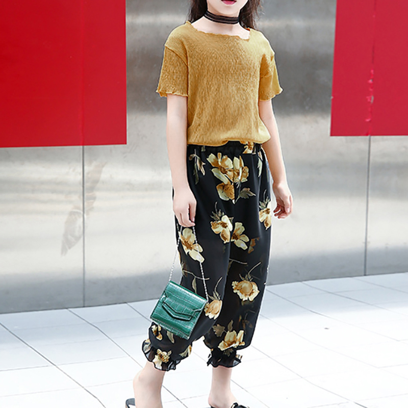 

Stylish Solid Short-sleeve Top and Floral Pants Set