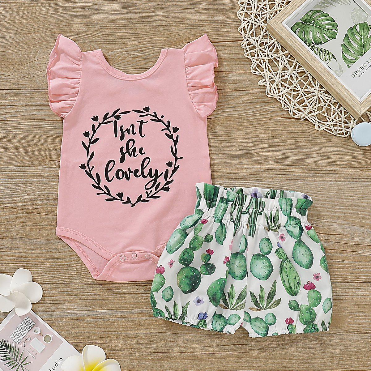 

Flutter-sleeve Bodysuit and Cactus Print Shorts Set for Baby Girl
