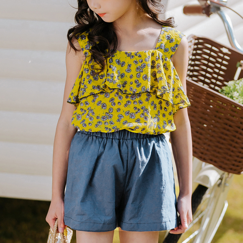 

Fashionable Floral Ruffled Tank Top and Shorts Set