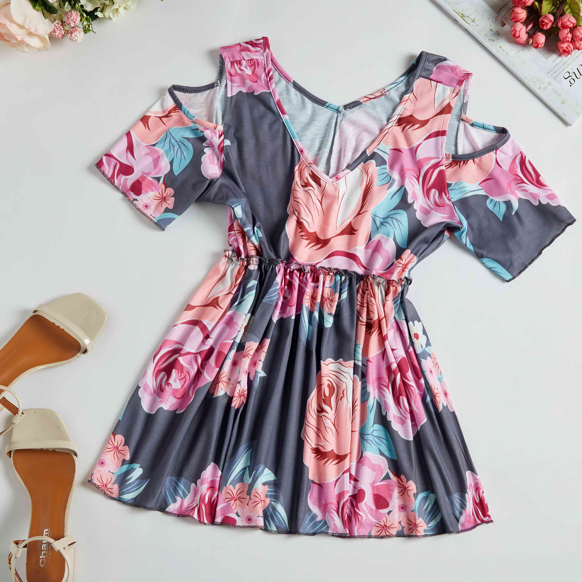 

Floral Pritned V-neck Cold Shoulder Top