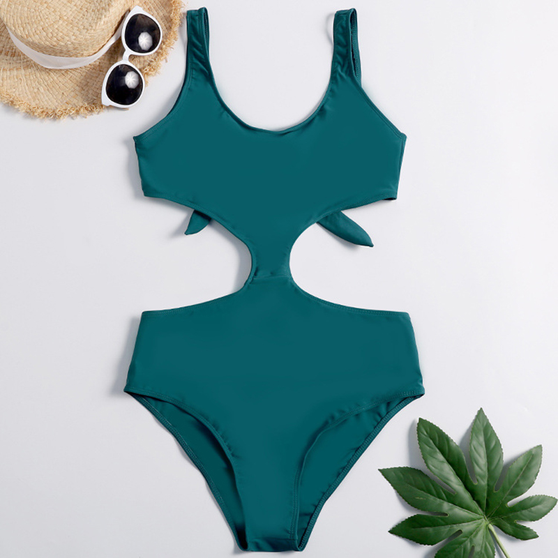

Chic Solid Plus-size One-piece Swimsuit