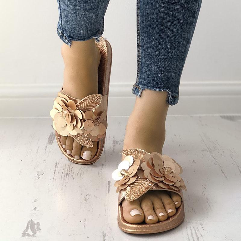 

Trendy Flower Decor Slippers