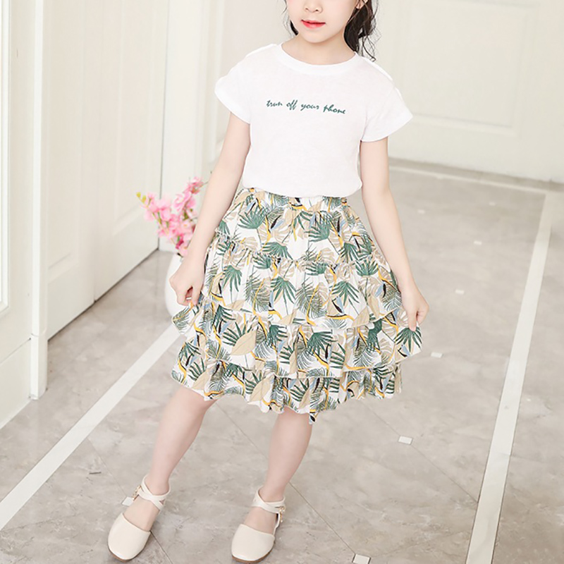 

Stylish Letter Tee and Leaf Patterned Skirt Set