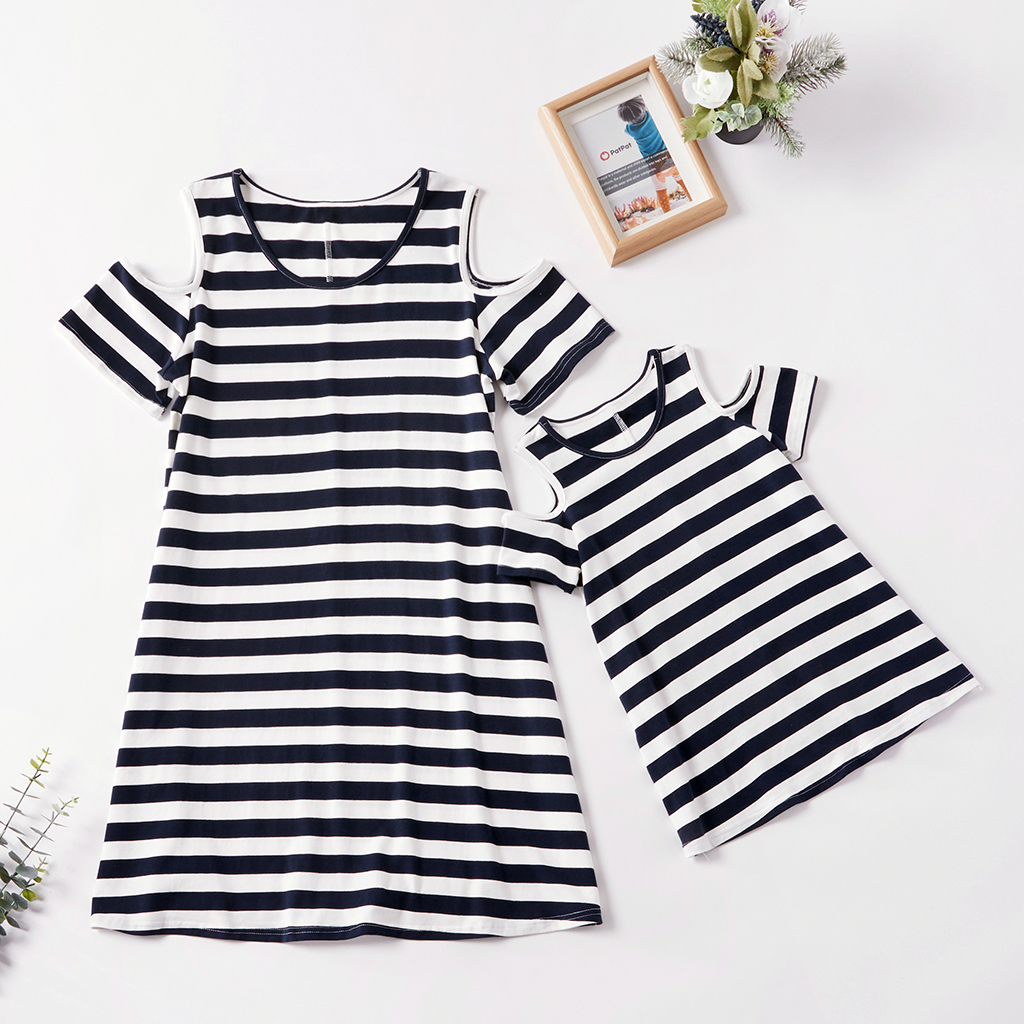 

listradas vestidos de correspondência off-a-ombro