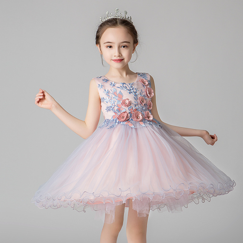 

Pretty Flower Appliqued Party Dress