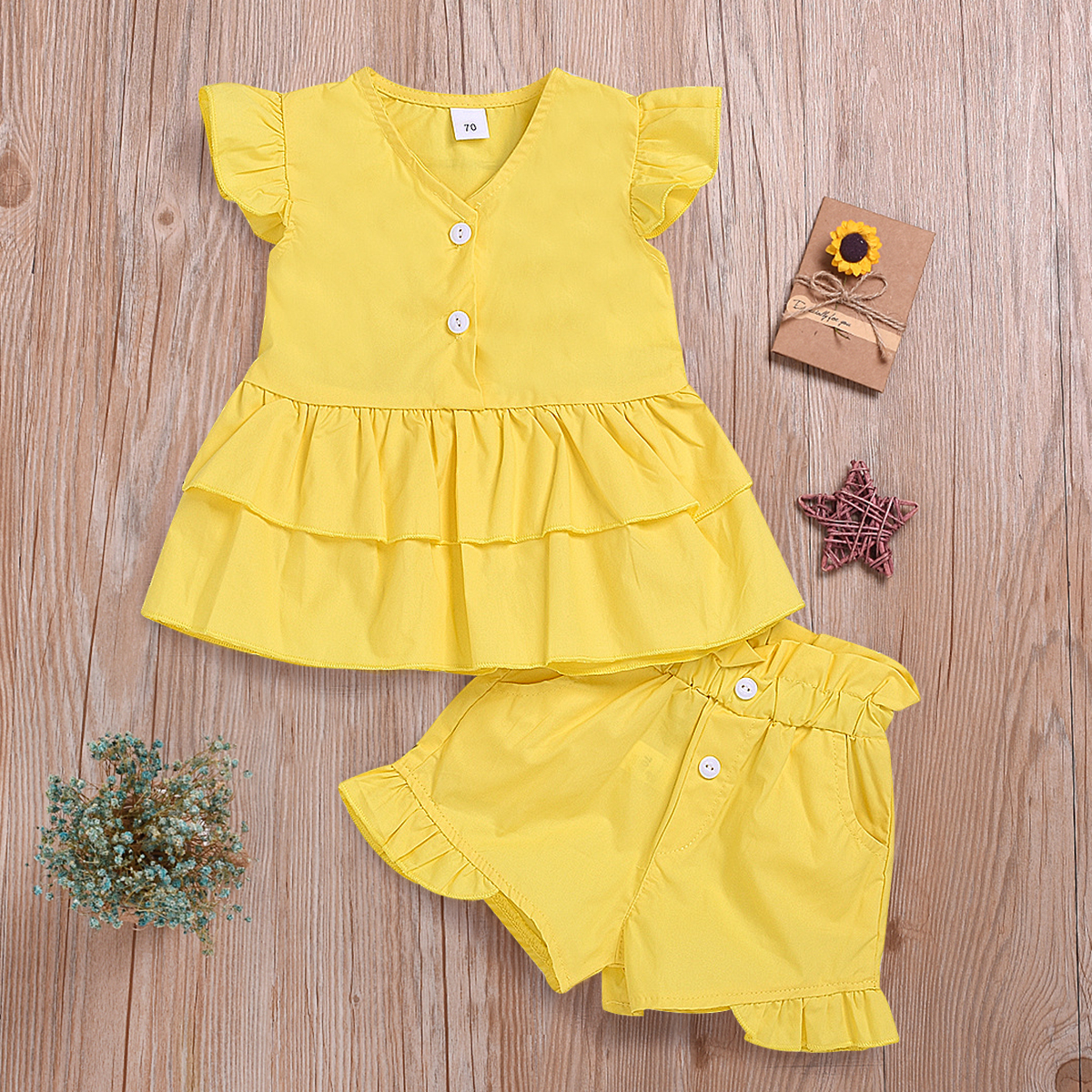 

Baby / Toddler Trendy Solid Flutter-sleeve Top and Ruffled Shorts Set