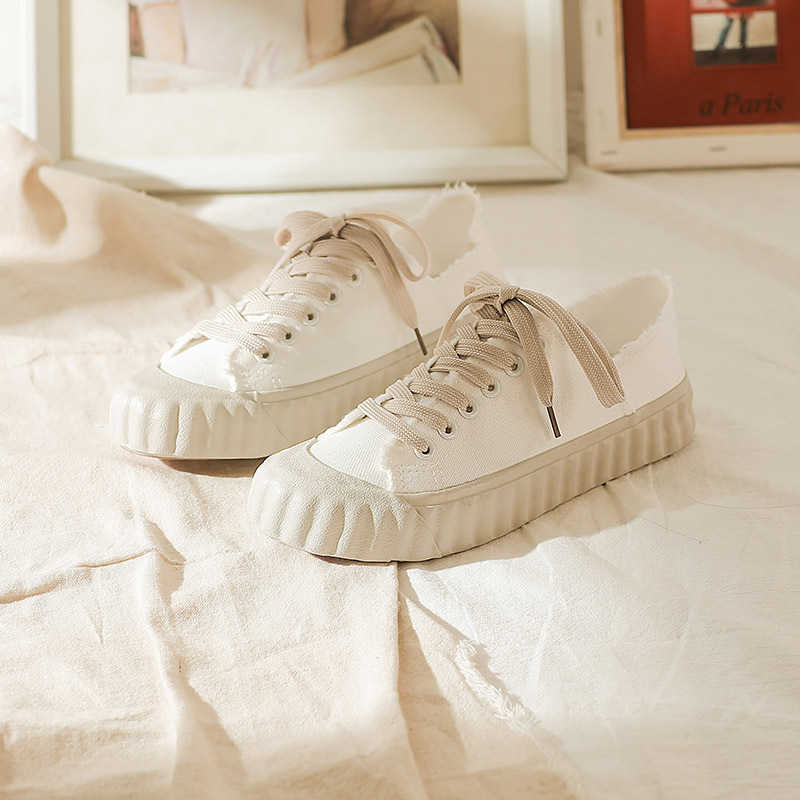 

Casual Thick Heel Flat Shoes