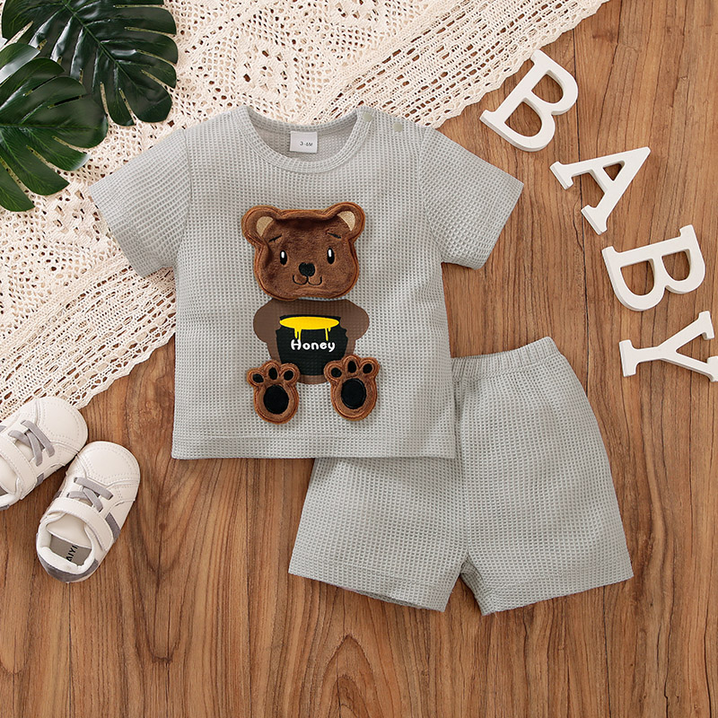 

2pcs Baby Boy 3D Cartoon Bear Design Grey Waffle Short-sleeve Top and Shorts Set