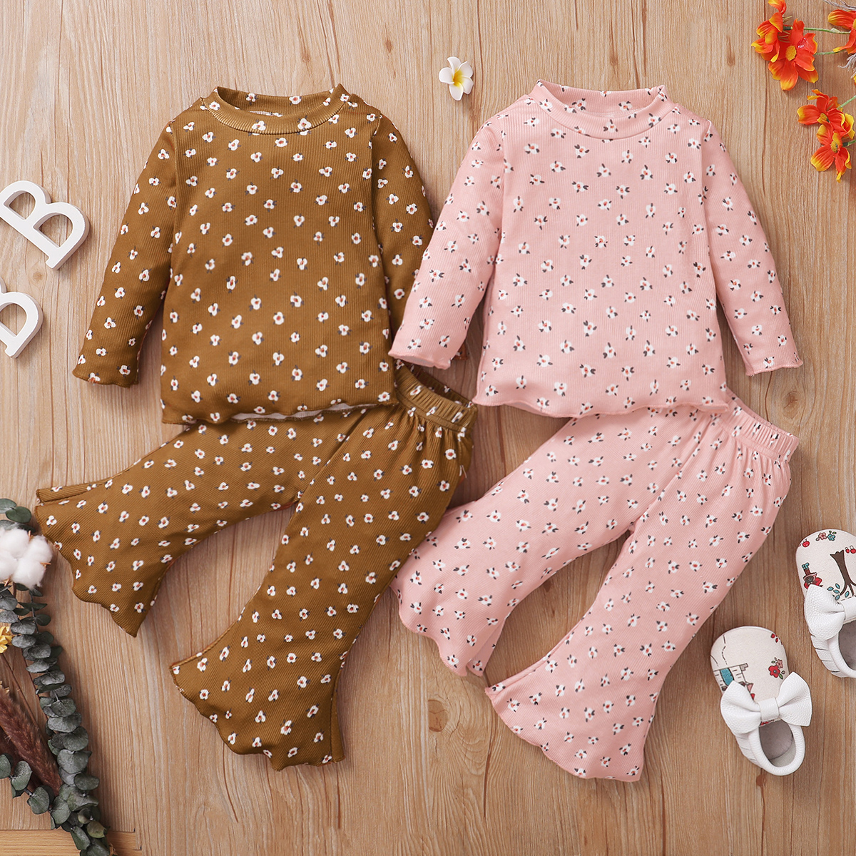

2pcs Baby Girl All Over Floral Print Long-sleeve Ribbed Top and Bell Bottom Pants Set