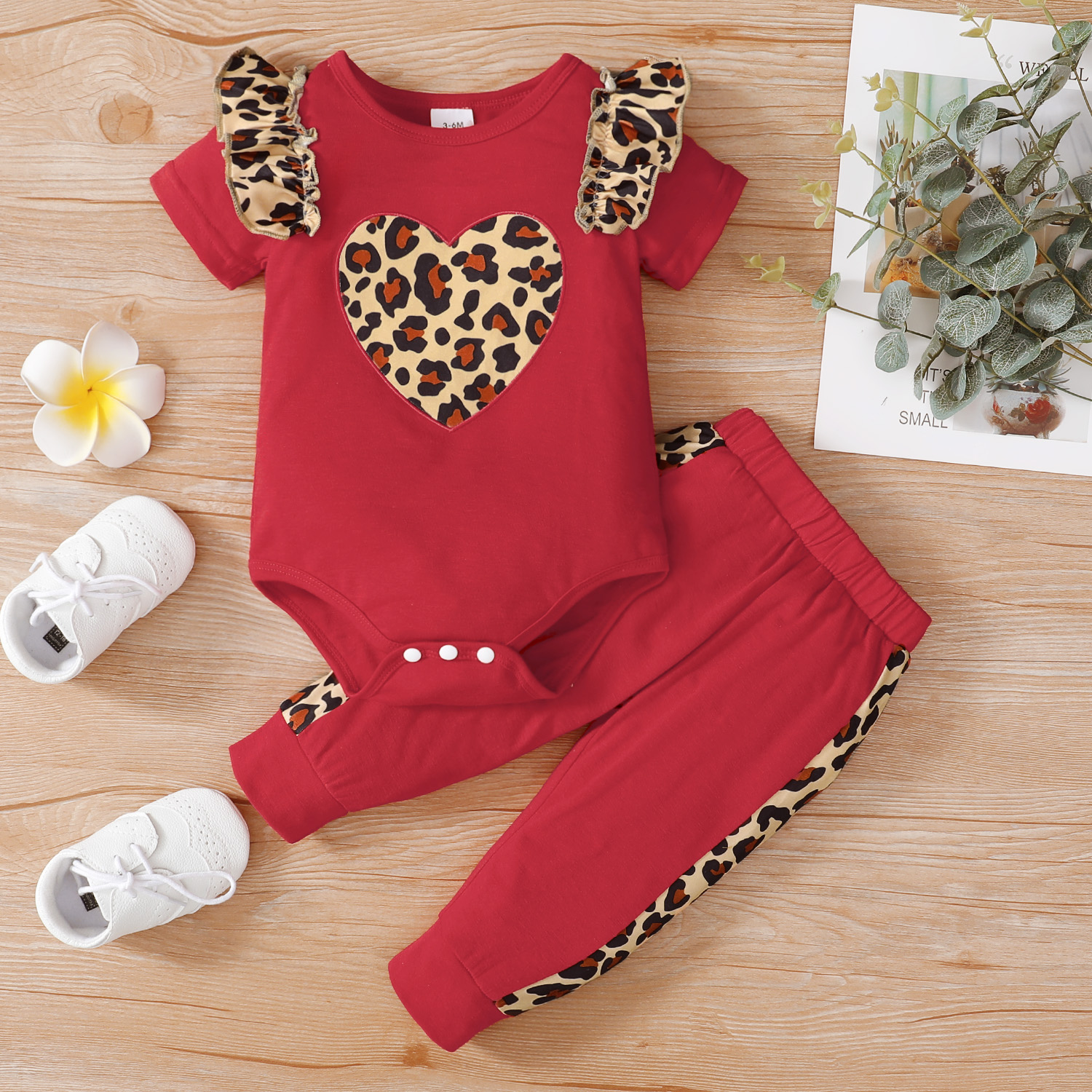 

2pcs Baby Girl Love Heart Leopard Ruffle Red Short-sleeve Romper and Trousers Set