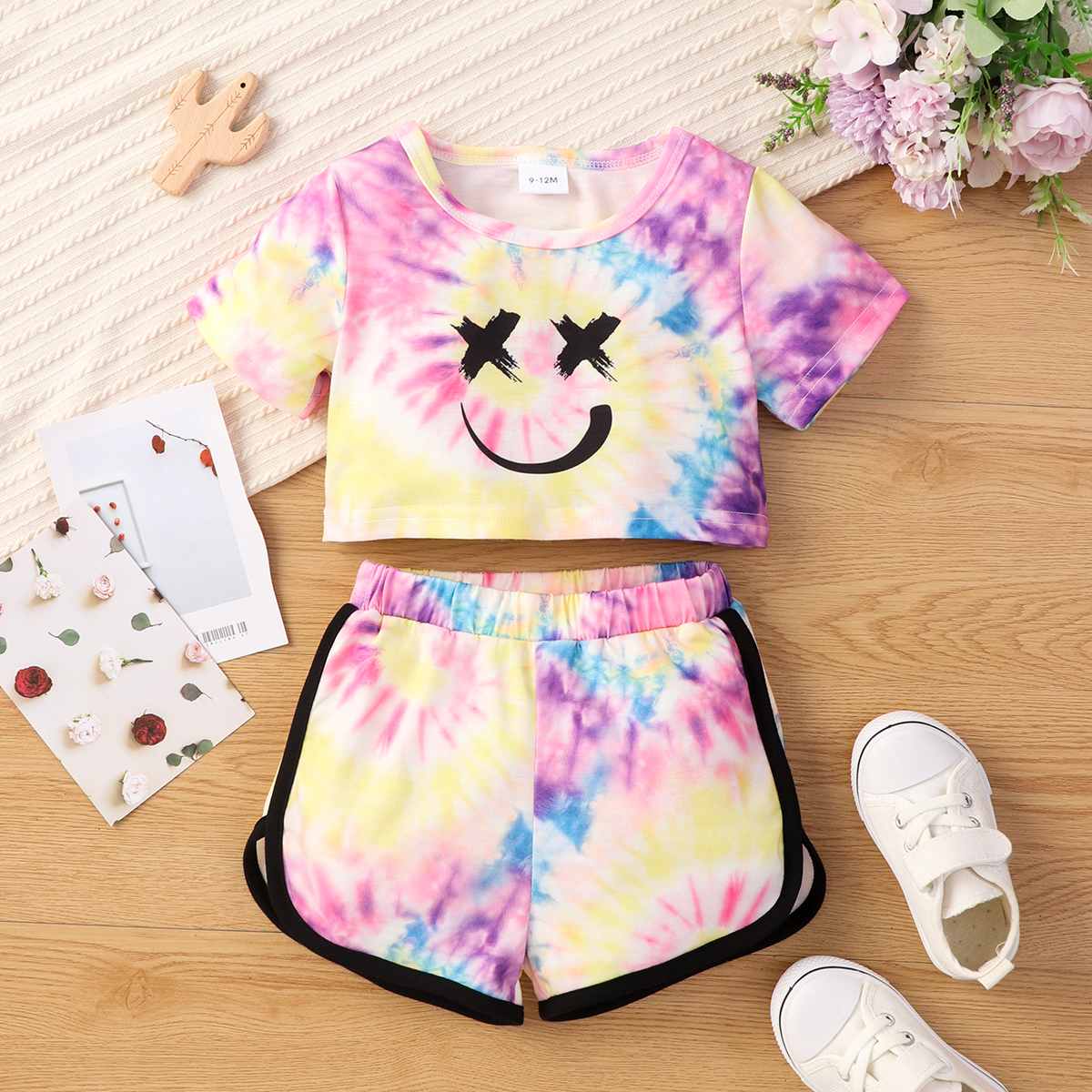 

2pcs Baby Girl Cartoon Tie Dye Short-sleeve Crop Top and Shorts Set