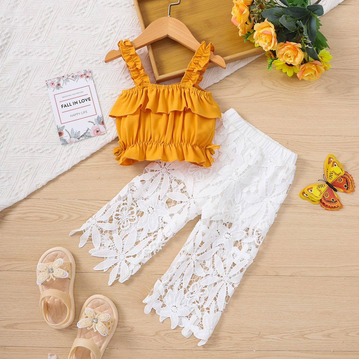 

2pcs Baby Girl Solid Ruffle Trim Cami Top and Lace Pants Set