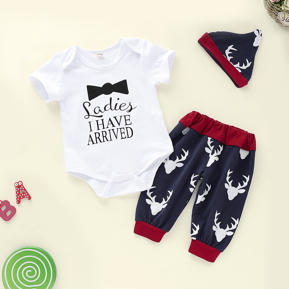 

Letter Deer Print Bodysuit and Pants Hat Set