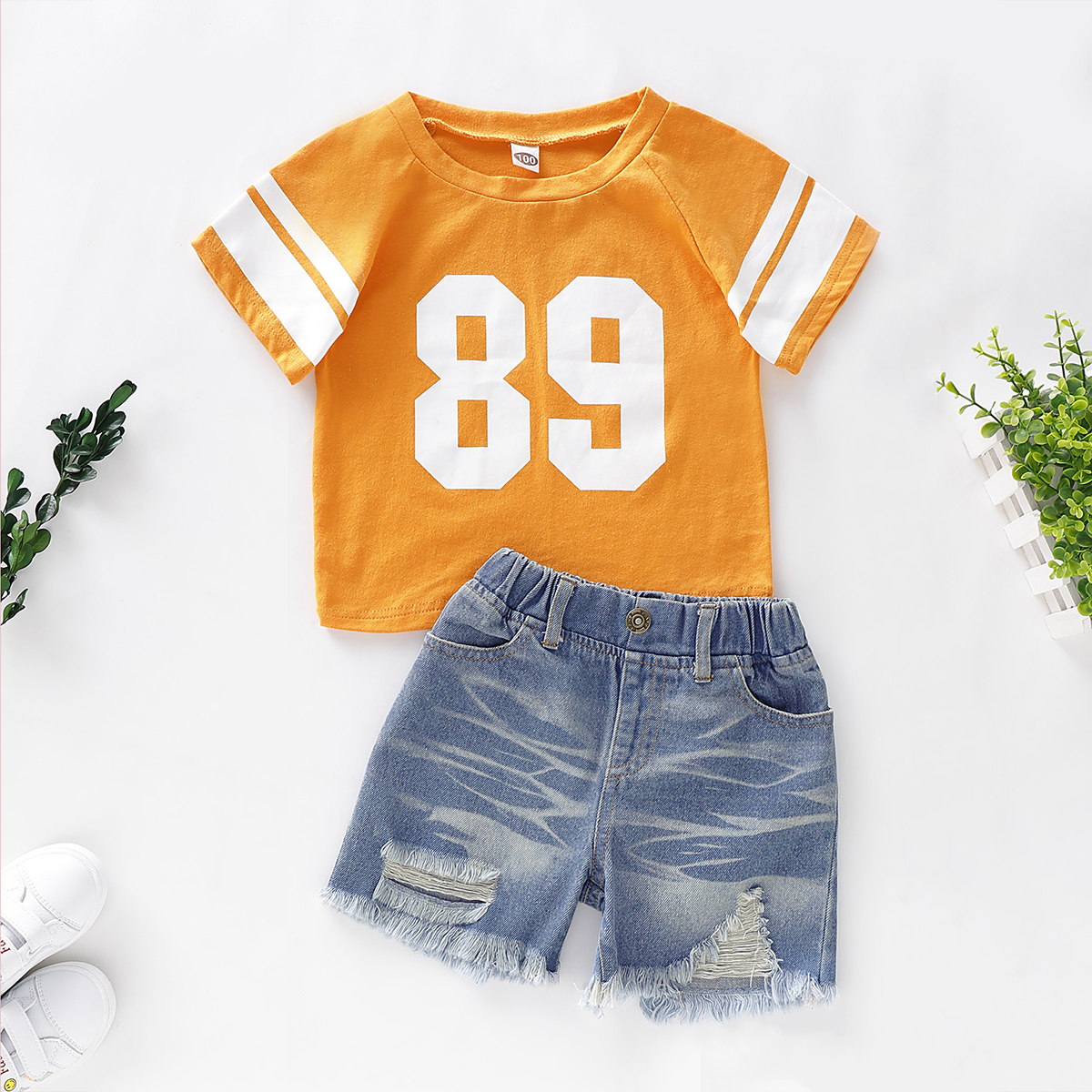 

Baby / Toddler 89 Print Tee and Ripped Denim Shorts Set