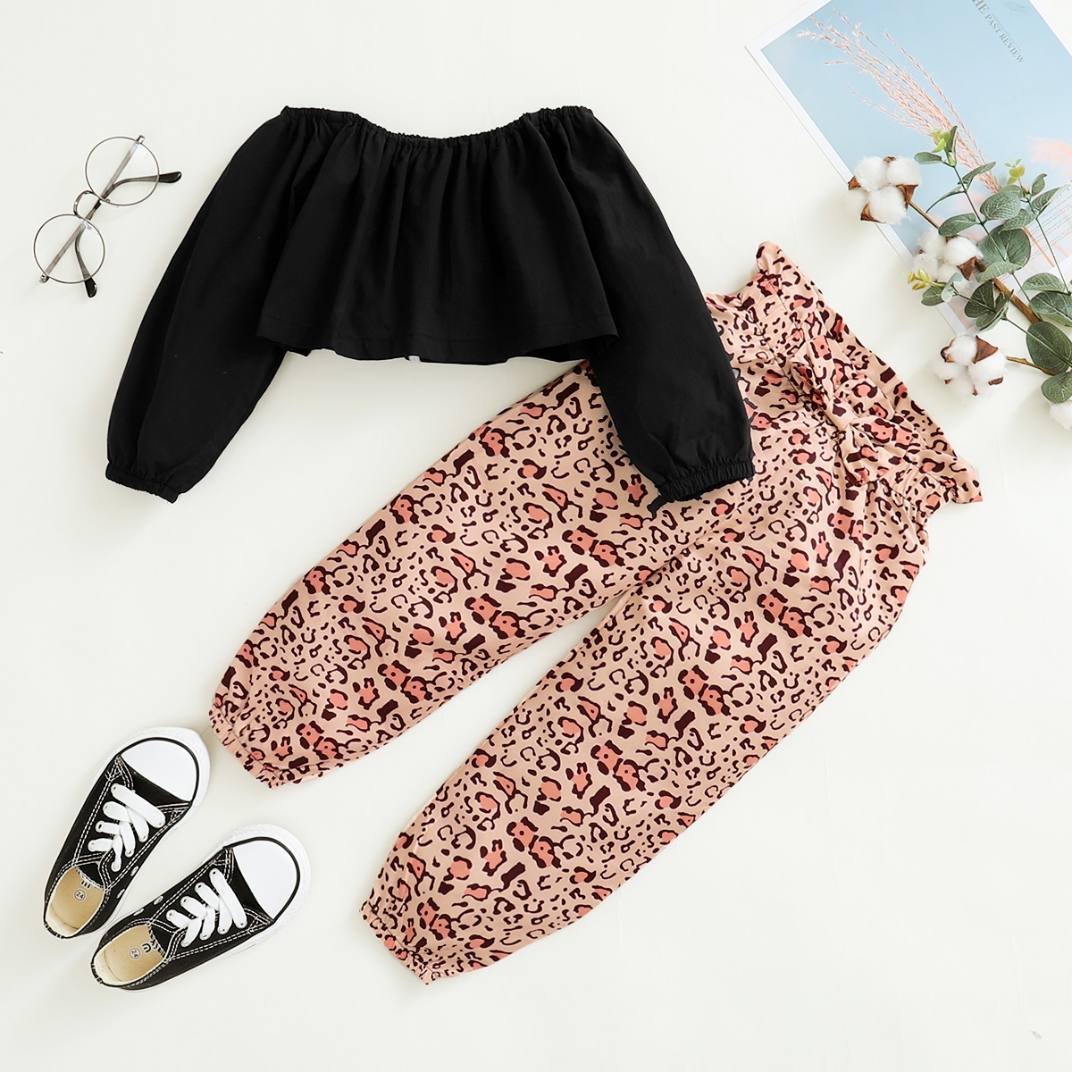 

Toddler Girl Solid Top & Leopard Pants Set