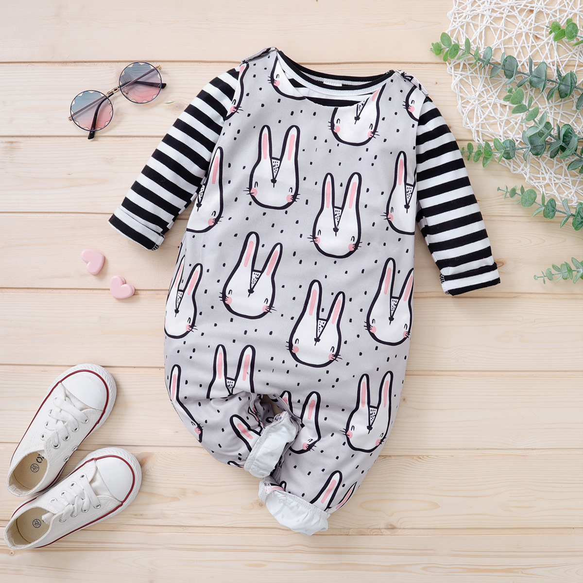 

2pcs Baby Unisex Casual Stripe Top and Rabbit Overalls Set