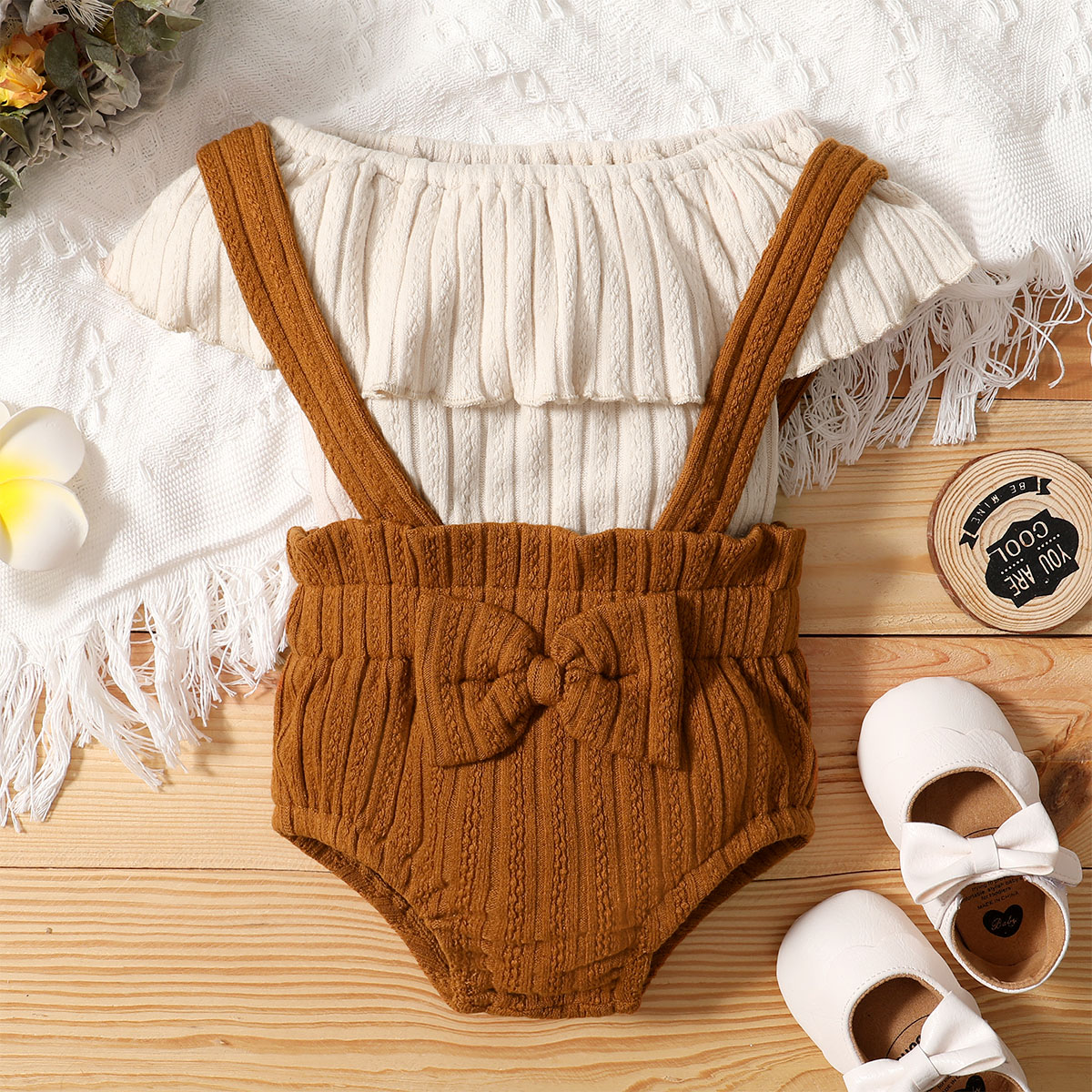 

2pcs Color Block Ruffle Shoulder Knitting Baby Set