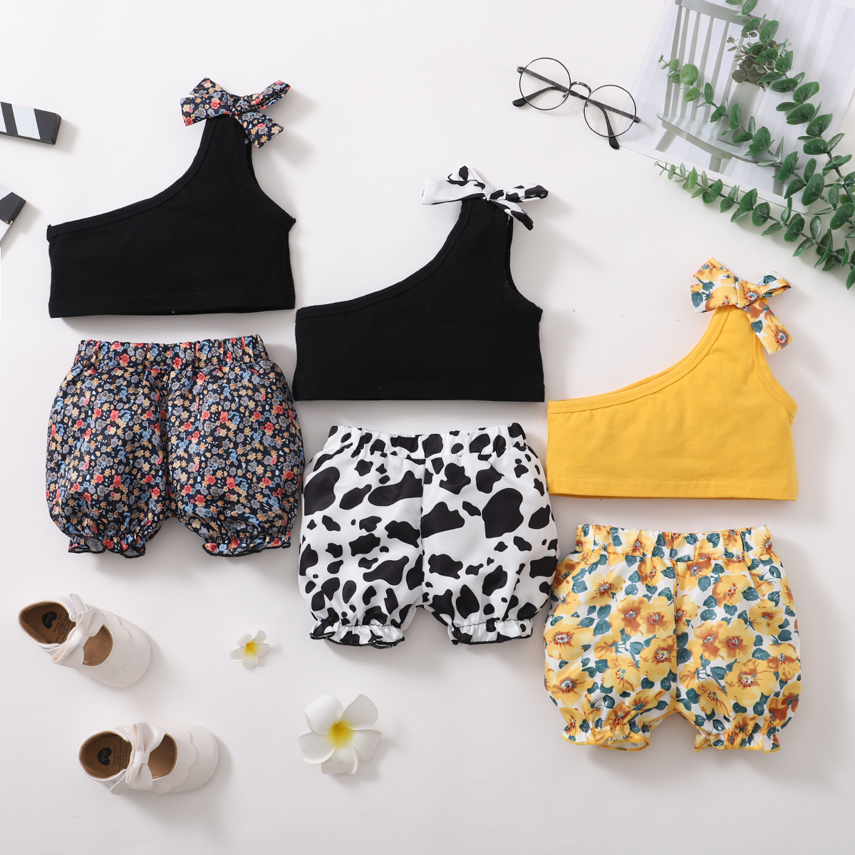

2pcs Solid and Floral Single Shoulder Baby Set