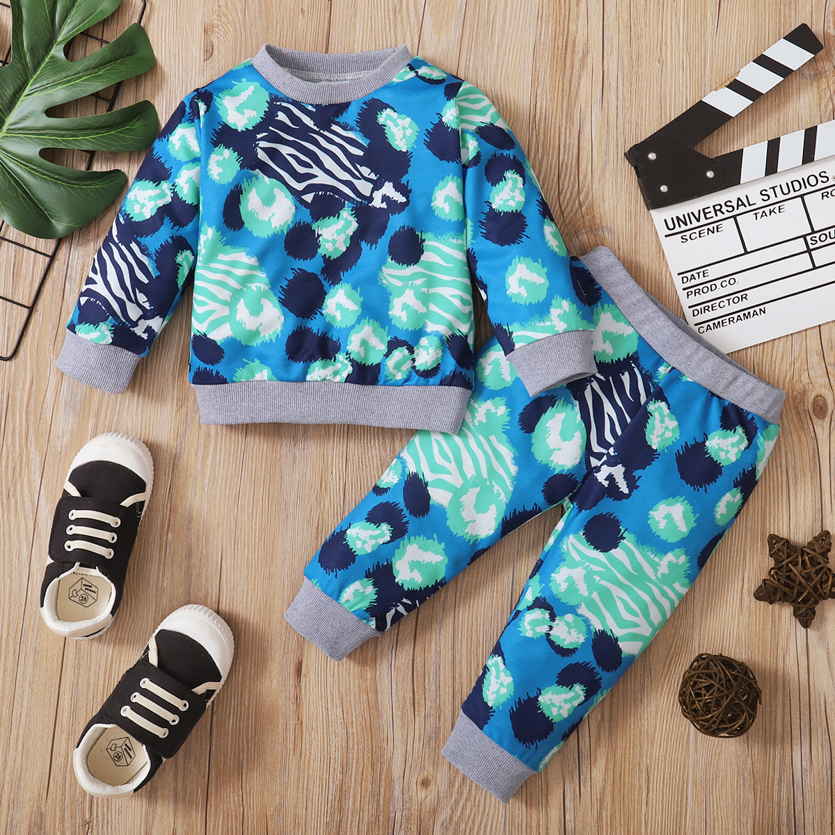 

2pcs Allover Long Sleeve Sweatshirt Pullover Baby Set