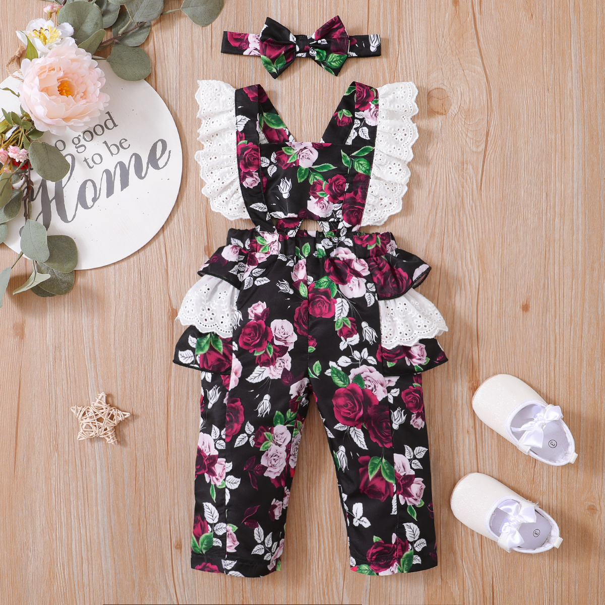 

2pcs Floral Print Lace Decor Flutter-sleeve White Baby Set