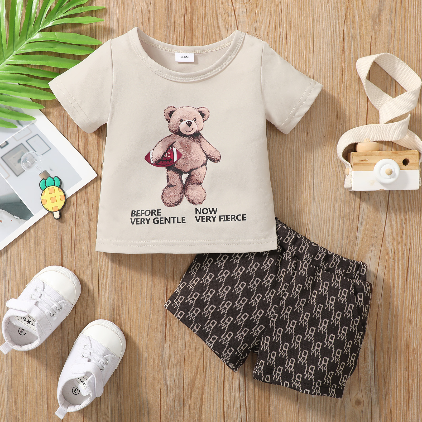 

2pcs Baby Boy Cartoon Bear Print Short-sleeve Tee and Allover Print Shorts Set