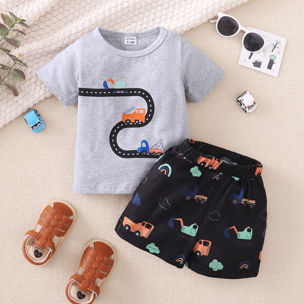 

2pcs Baby Boy 95% Cotton Short-sleeve Vehicle Print Tee and Shorts Set