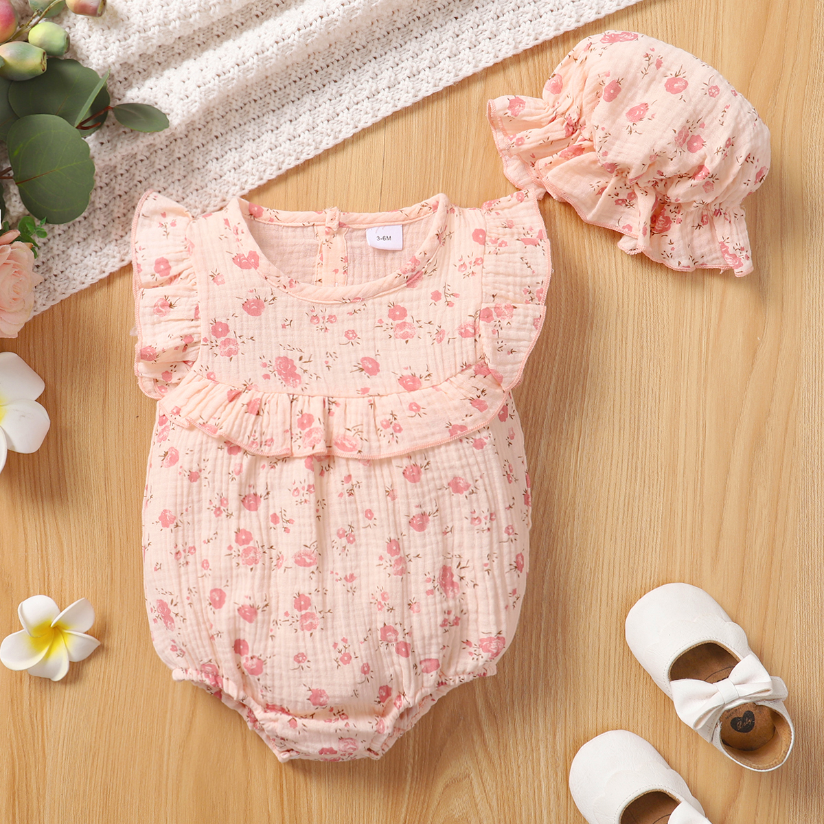

100% Cotton Crepe 2pcs Baby Girl All Over Floral Print Ruffle Sleeveless Romper with Hat Set