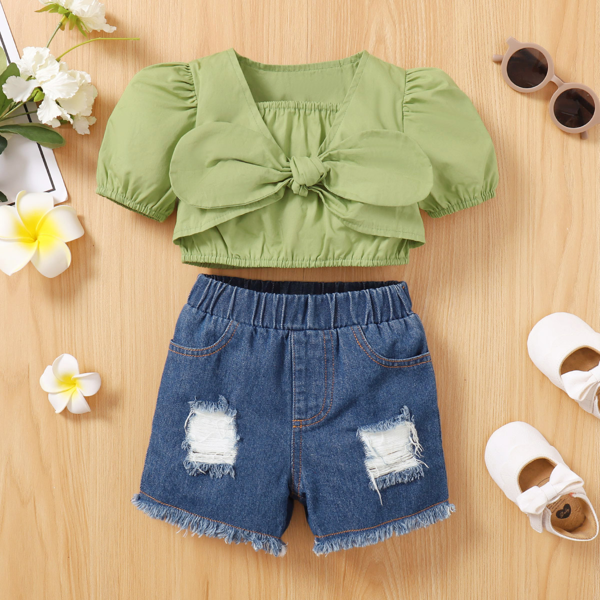 

2pcs Baby Girl Cotton Puff-sleeve Bowknot Crop Top and Ripped Denim Shorts Set