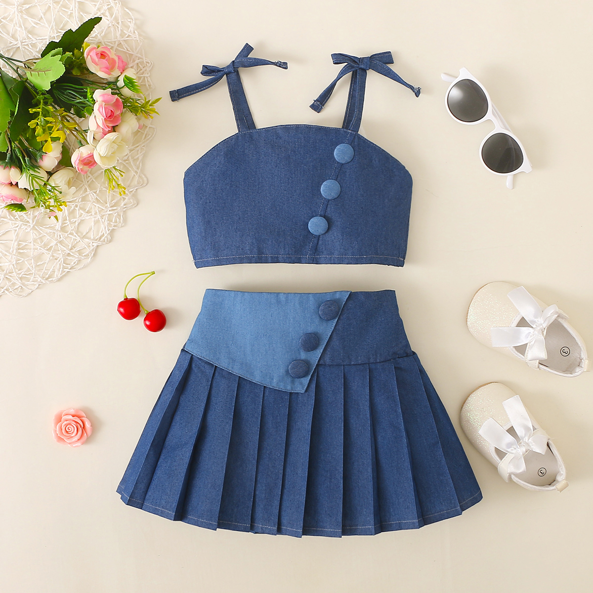 

2pcs Baby Girl Button Front Imitation Denim Cami Top and Pleated Skirt Set