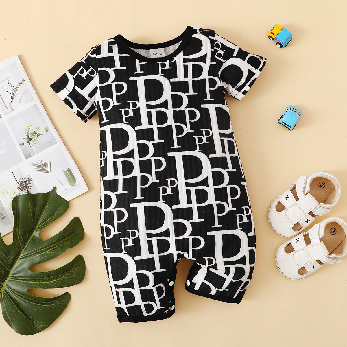 

Baby Boy/Girl All Over Letter Print Black Ribbed Short-sleeve Romper