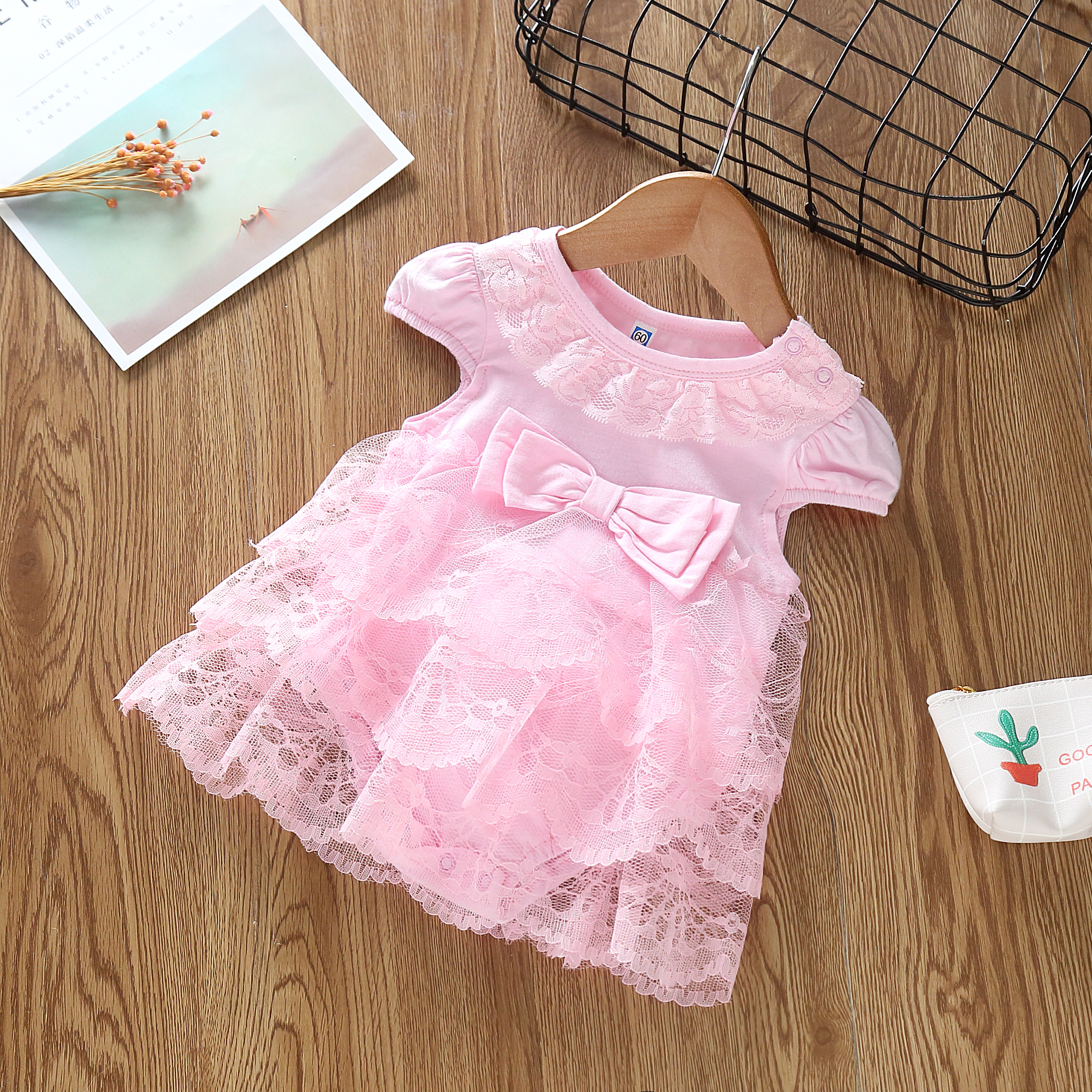 

Baby Girl Mesh Design Lace Design Short-sleeve Romper