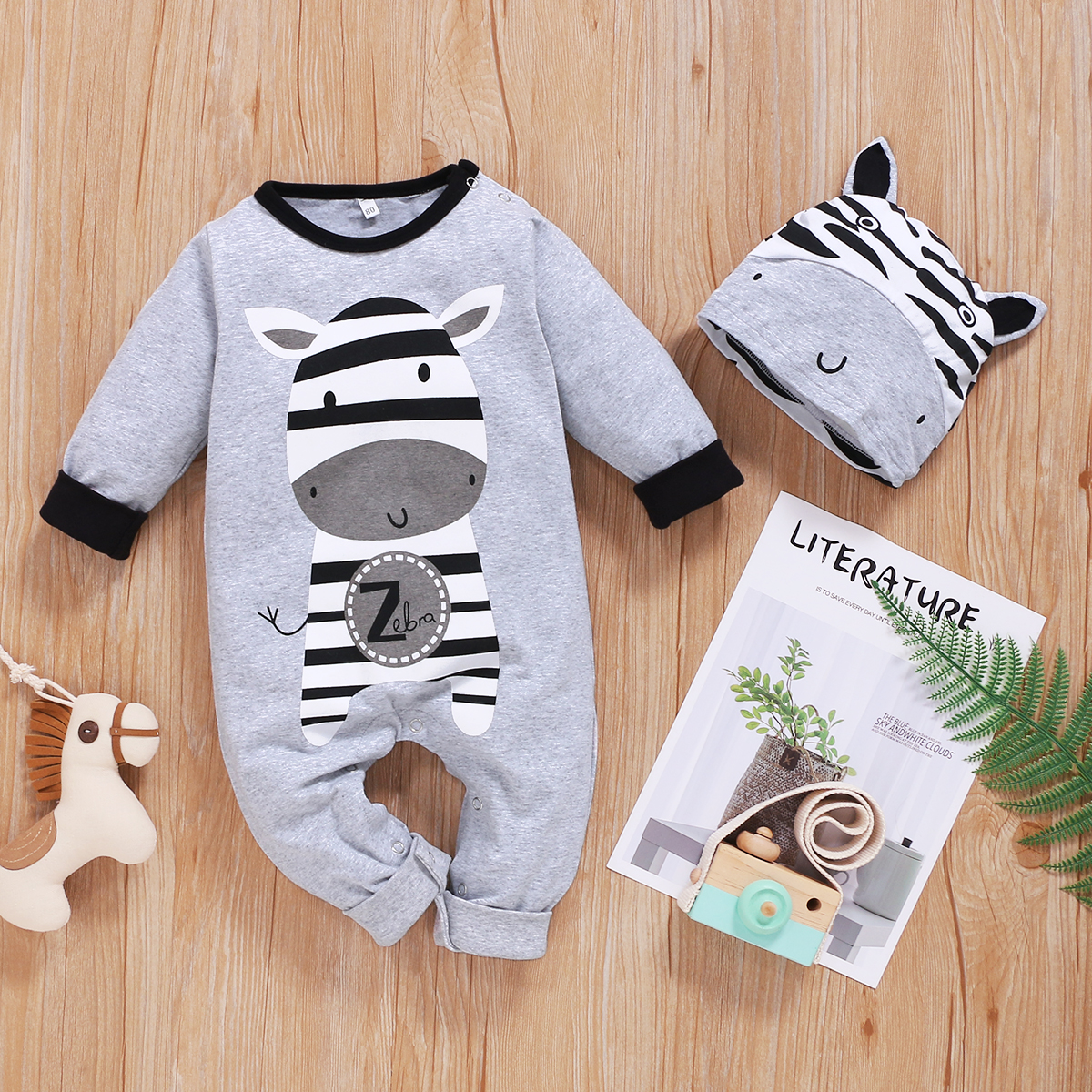 

2-piece Baby Zebra Print Jumpsuit with Hat