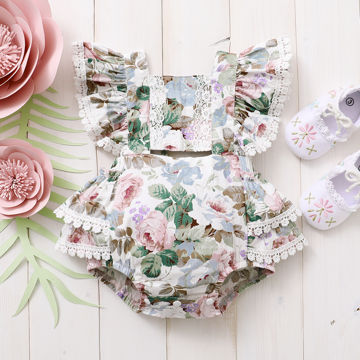 

Baby Floral Print Flutter-sleeve Romper