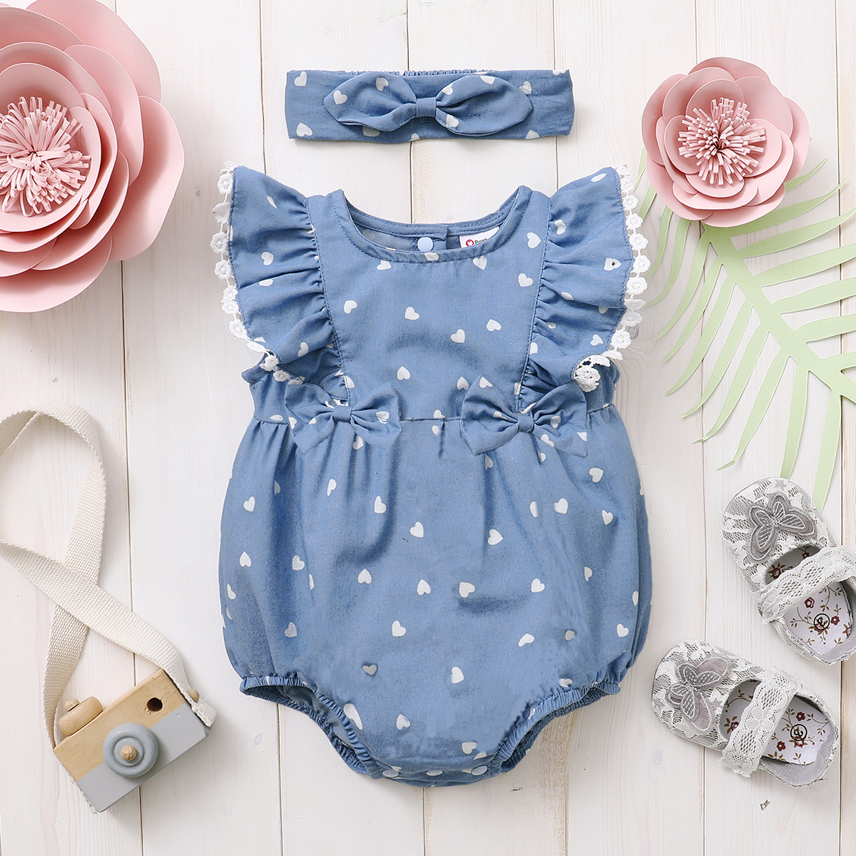 

100% Cotton 2pcs Bow Lace Heart Print Flutter-sleeve Baby Sets