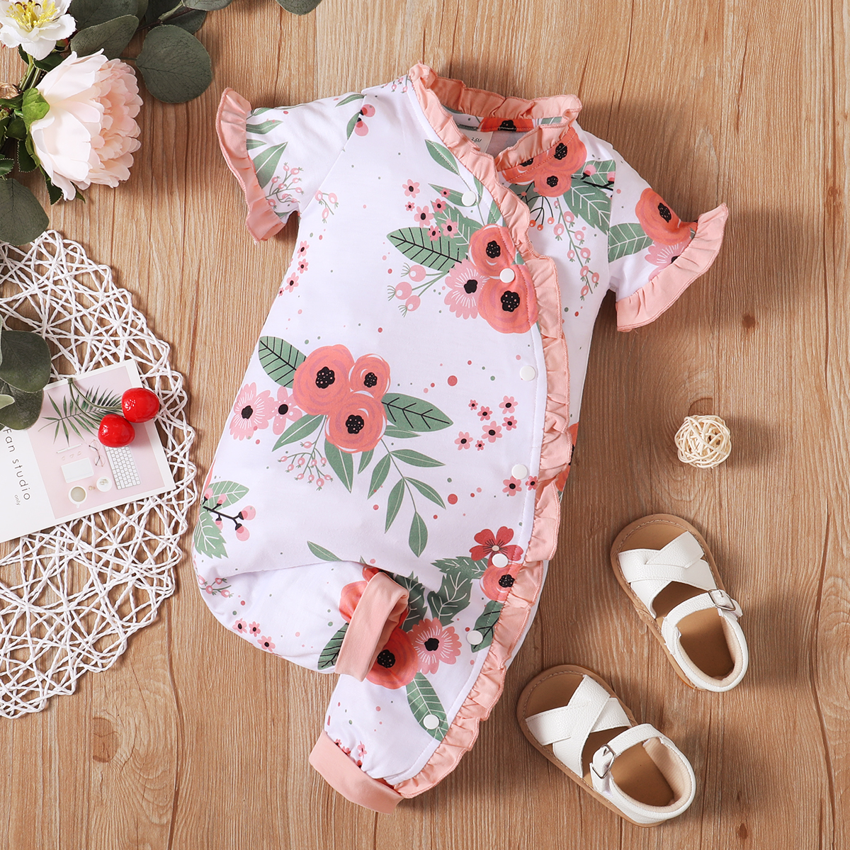 

Floral Print Ruffled Side Short-sleeve White Baby Jumpsuit