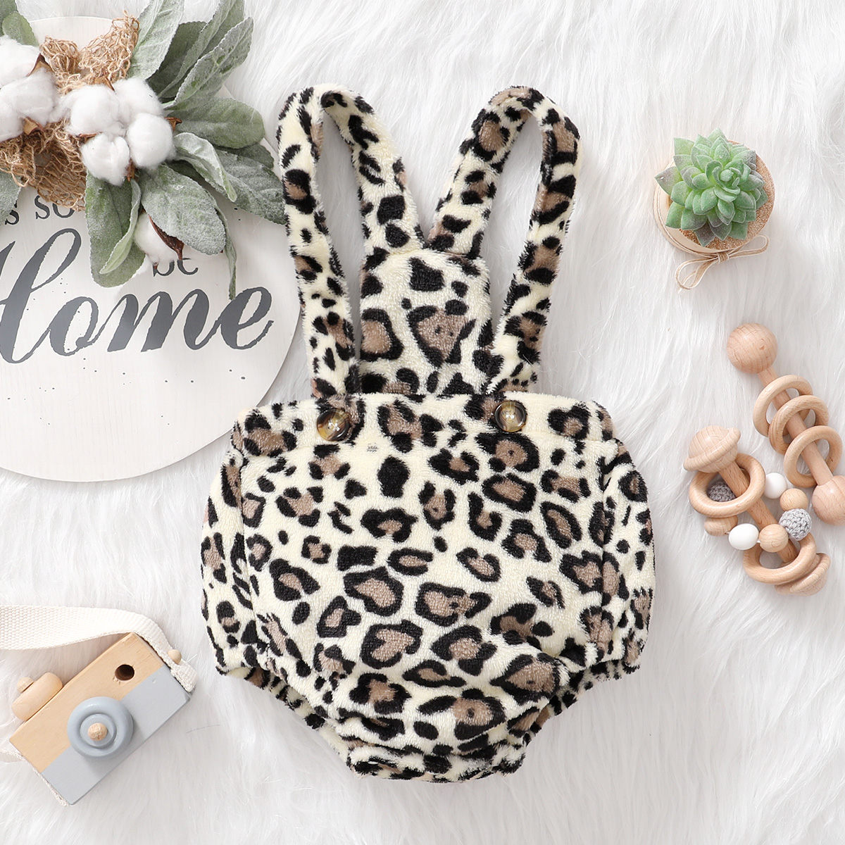 

Leopard Print Sleeveless Baby Overalls